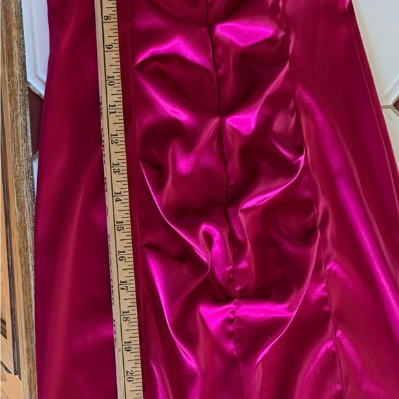 Strapless, Size 3/4 satin dress, dark pink, super adorable &  in great shape! - Picture 7 of 10